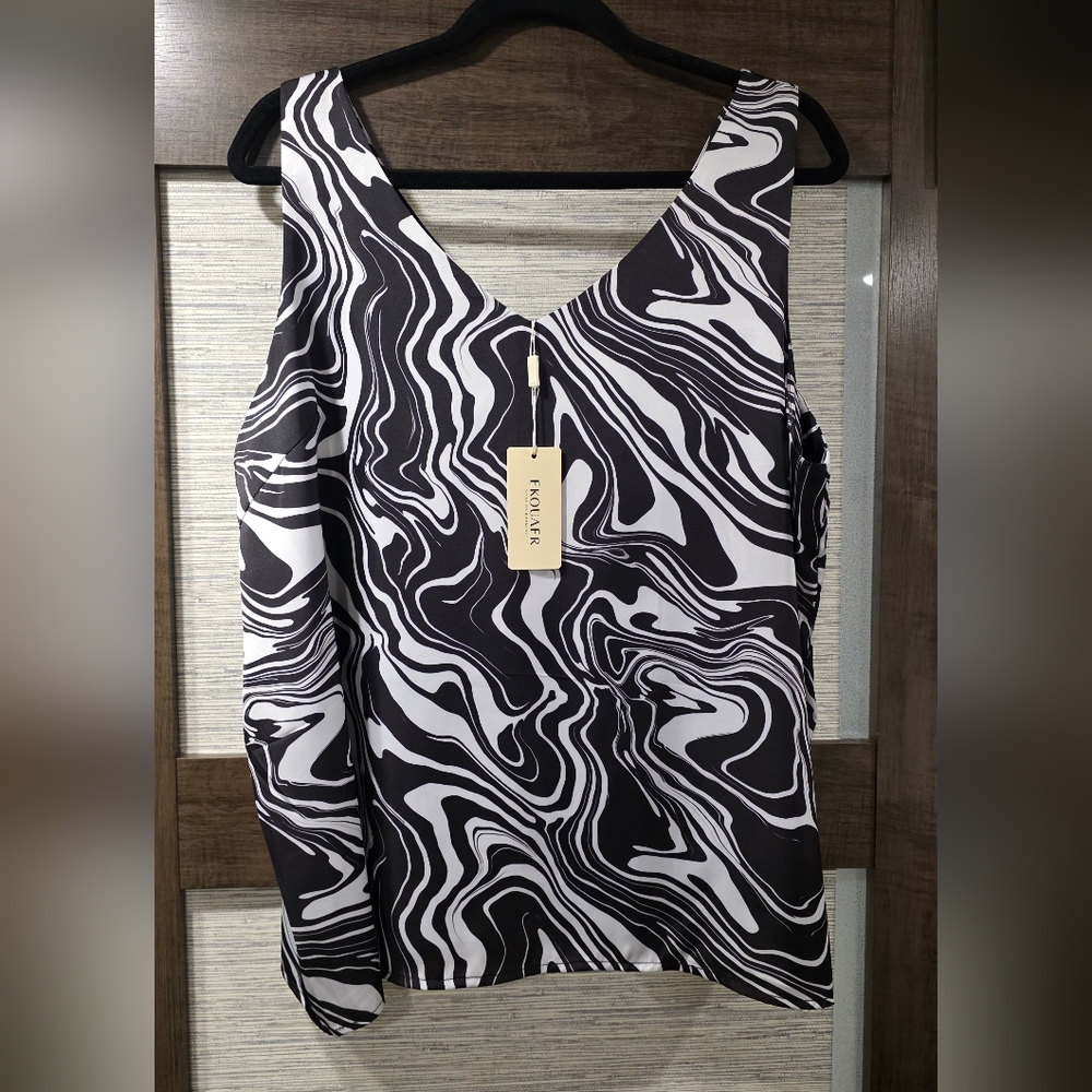 Monochrome Swirl Sleeveless Top